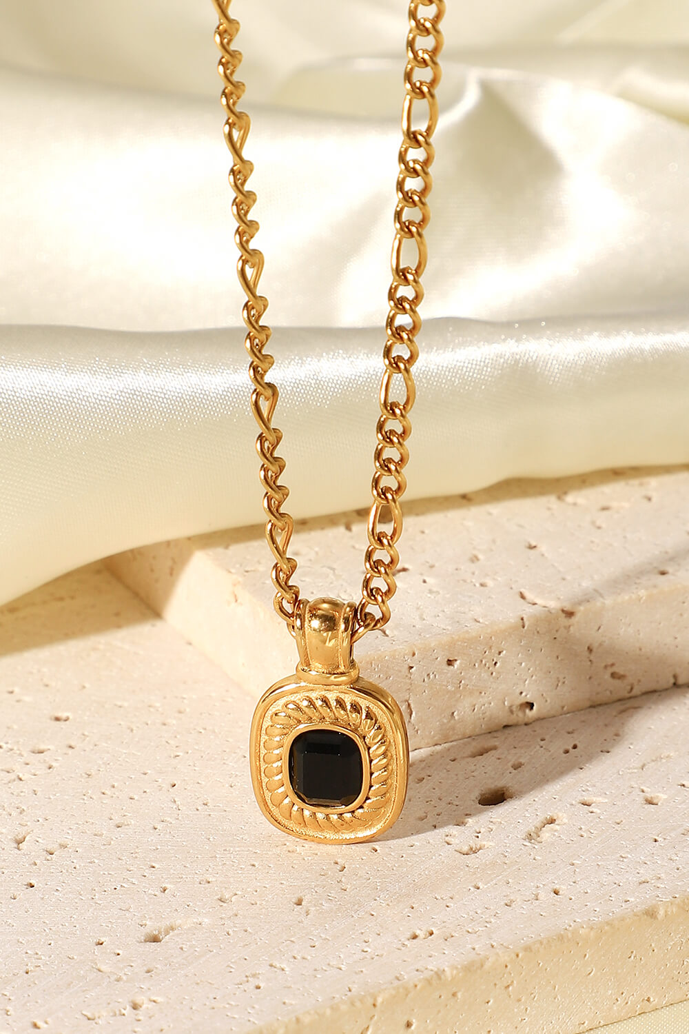 18K Gold Plated Inlaid Rhinestone Pendant Necklace